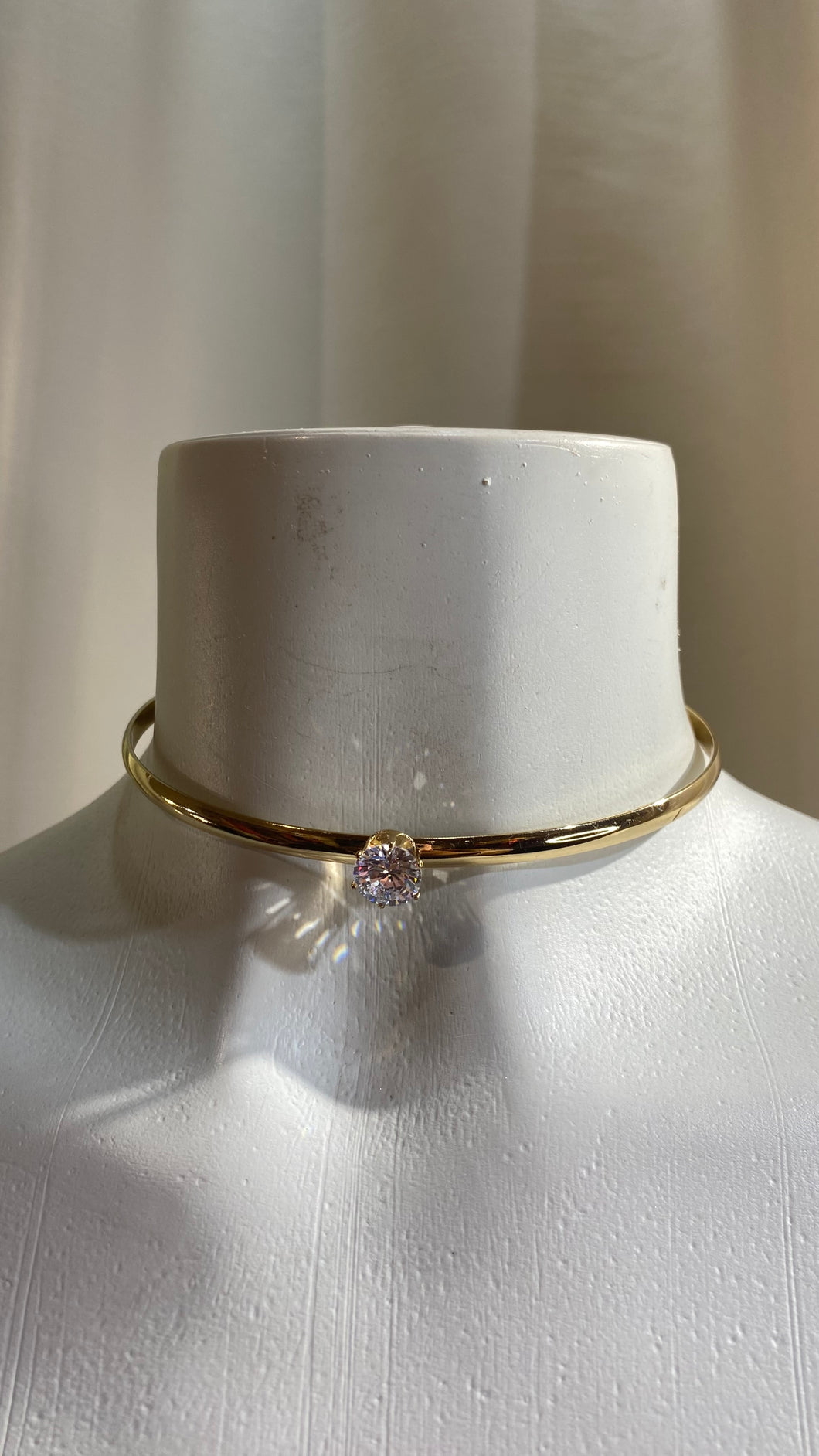 Oria Chocker